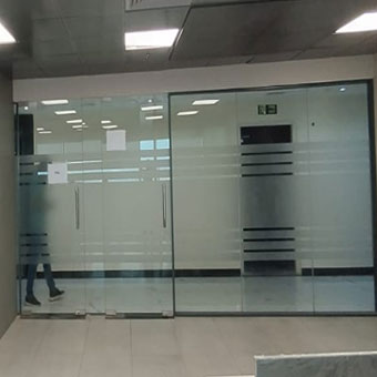 Aluminium and glass office partition design
